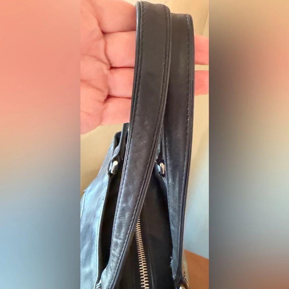 **SALE**Michael Kors Beautiful Vintage Black Leather Tote Bag - Picture 8 of 16